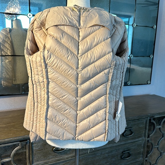 MICHAEL Michael Kors Packable Down Fill Jacket with hood - Picture 9 of 13